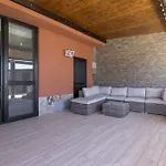 ヴィラ The Stables アロナ
