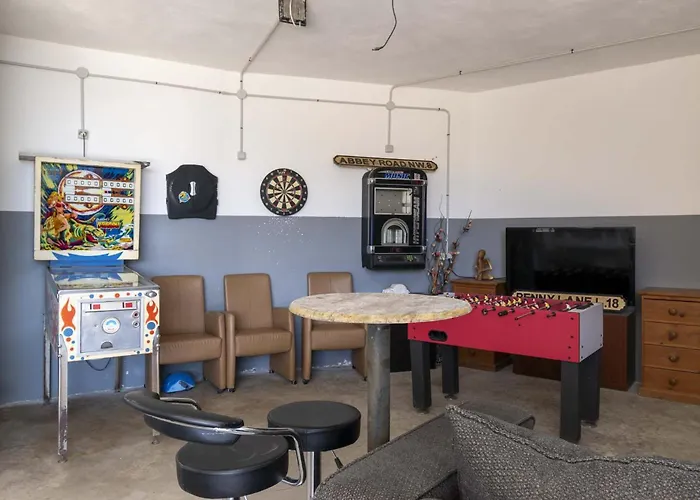 The Stables * 阿罗纳